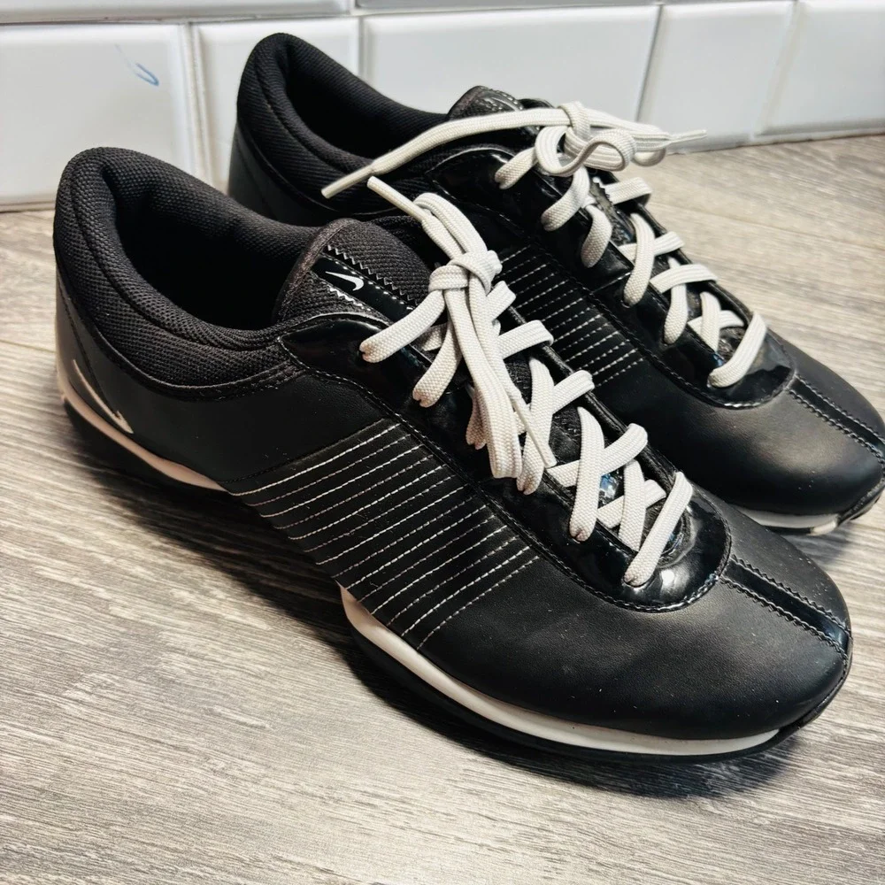 Nike Women's Black Delight II Golf Shoes Spiked Leather White Stitching Size 9.5